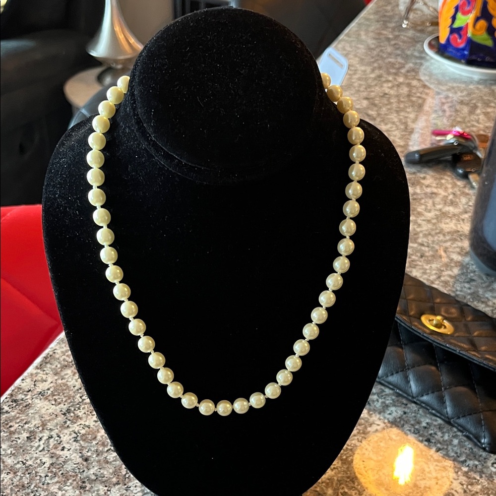 Elegant AVON vintage Pearl Necklace 1940s